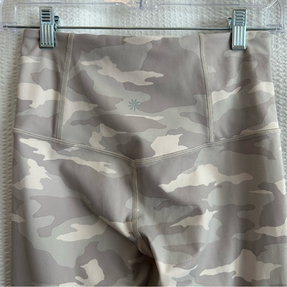 Athleta Elation Camo Women’s Taupe Gray Crop Leggings Size: XS - Picture 3 of 9